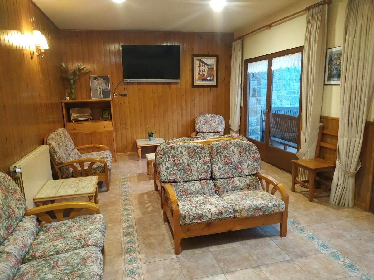Hostal Cal Mestre Vilallonga de Ter Exterior foto